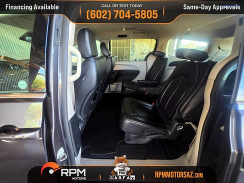 Used 2023 Chrysler Pacifica Touring-L FWD image 10