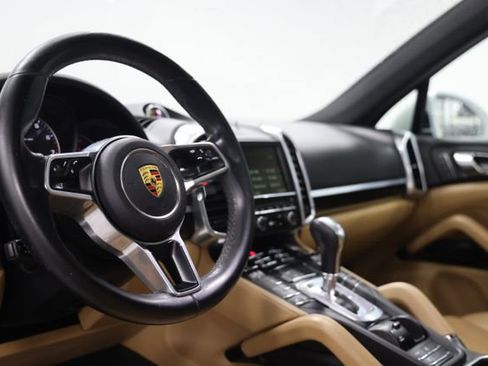 Used 2016 Porsche Cayenne AWD/4WD image 23