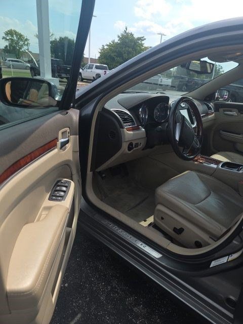 Used 2011 Chrysler 300 C RWD image 8
