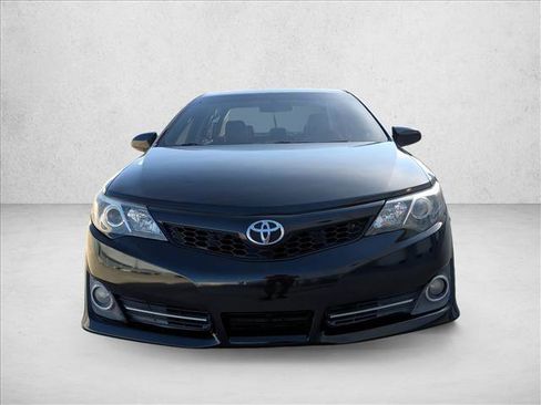 Used 2013 Toyota Camry SE image 2