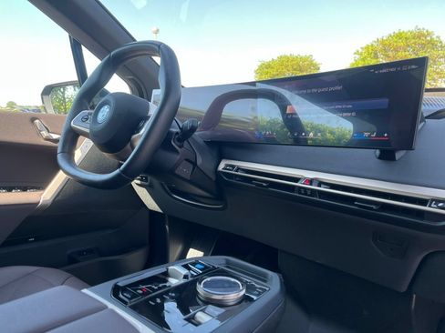 Used 2025 BMW iX xDrive50 AWD/4WD image 25