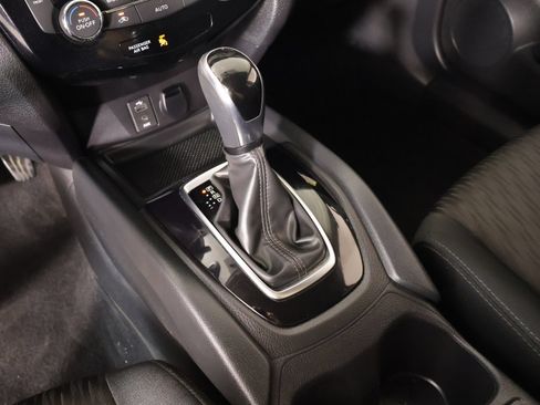 Used 2017 Nissan Rogue SV FWD image 8