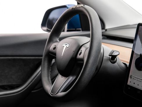 Used 2021 Tesla Model Y Long Range AWD/4WD image 17