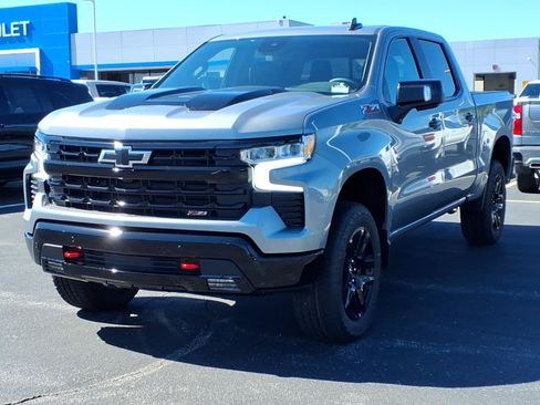 Used 2026 Chevrolet Silverado 1500 LT Trail Boss w/ LT Trail Boss Premium Package AWD/4WD image 2