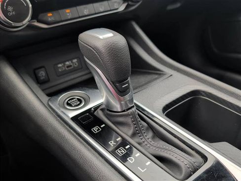 Used 2025 Nissan Sentra SV FWD image 18
