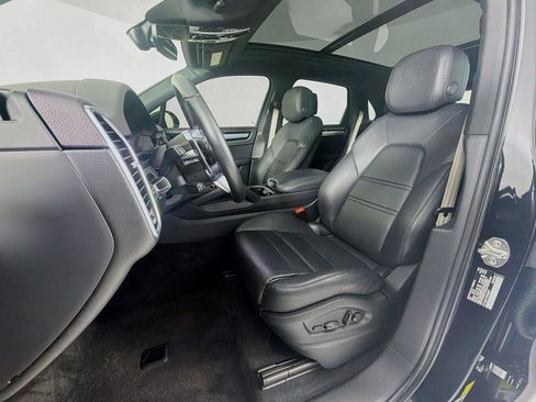 Certified 2023 Porsche Cayenne Platinum Edition AWD/4WD image 5