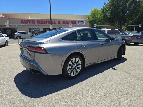 Used 2022 Toyota Mirai w/ Advanced Technology Package RWD image 5