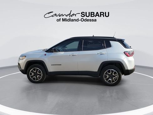 Used 2025 Jeep Compass Trailhawk AWD/4WD image 5