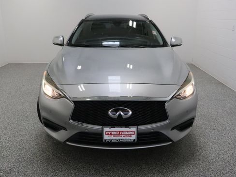 Used 2019 INFINITI QX30 w/ Navigation Package FWD image 3