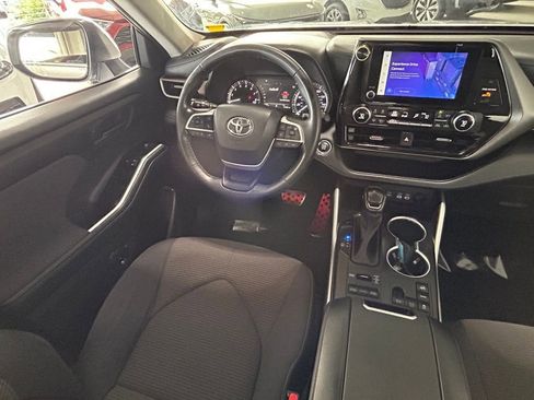 Used 2023 Toyota Highlander L image 9