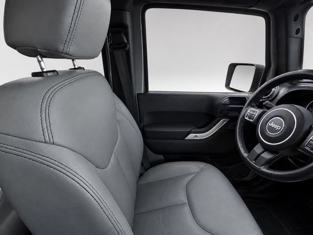Used 2015 Jeep Wrangler Unlimited Rubicon w/ Connectivity Group AWD/4WD image 15