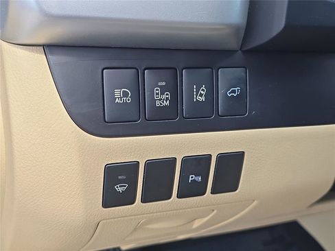 Used 2016 Toyota Highlander Limited FWD image 31