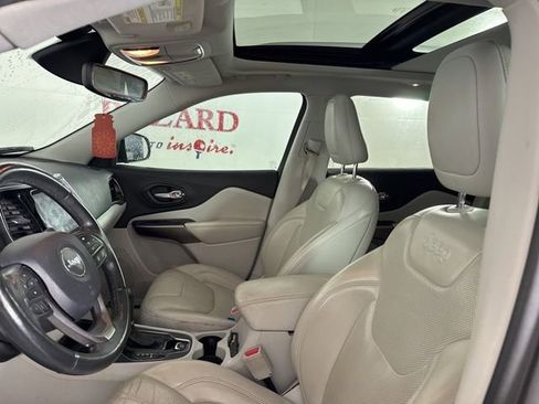 Used 2019 Jeep Cherokee Limited w/ Technology Group image 11