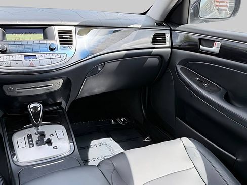 Used 2012 Hyundai Genesis 3.8 RWD image 6