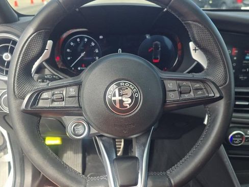 Used 2024 Alfa Romeo Giulia Veloce image 9