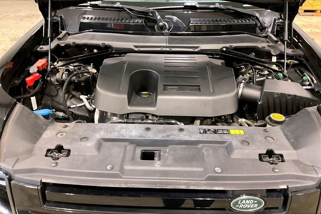 Used 2023 Land Rover Defender 130 X-Dynamic SE AWD/4WD image 32