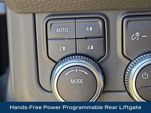 Used 2022 GMC Yukon Denali w/ Denali Premium Package AWD/4WD image 11