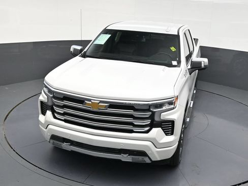 Used 2024 Chevrolet Silverado 1500 High Country AWD/4WD image 19