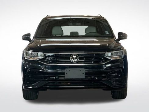 Certified 2023 Volkswagen Tiguan SE R-Line image 11
