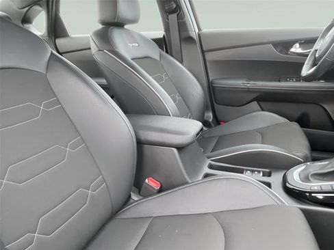 Used 2024 Kia Forte GT-Line w/ GT-Line Premium Package image 21