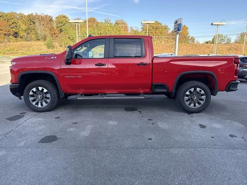 Used 2025 Chevrolet Silverado 2500 Custom w/ Custom Value Package AWD/4WD image 3