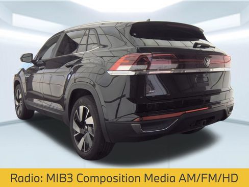 Used 2025 Volkswagen Atlas Cross Sport SE FWD image 4