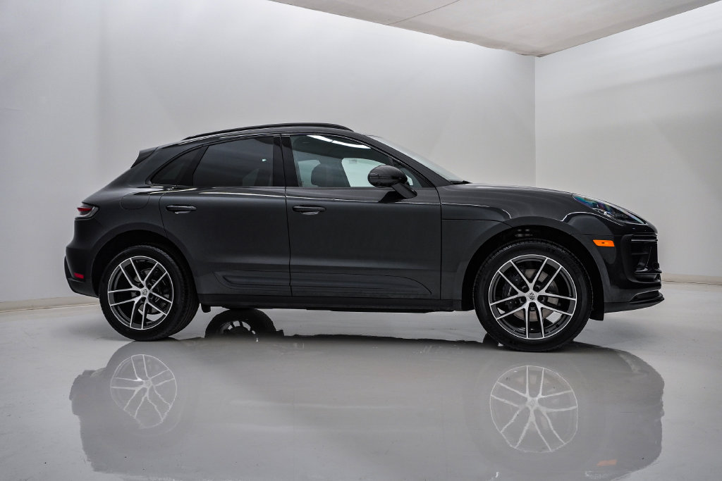 Certified 2026 Porsche Macan AWD/4WD image 9