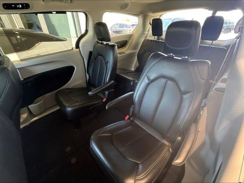 Used 2024 Chrysler Pacifica Touring-L FWD image 24