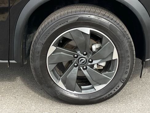 Used 2024 Nissan Rogue SV image 32