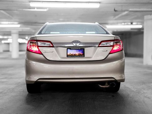 Used 2014 Toyota Camry XLE image 8