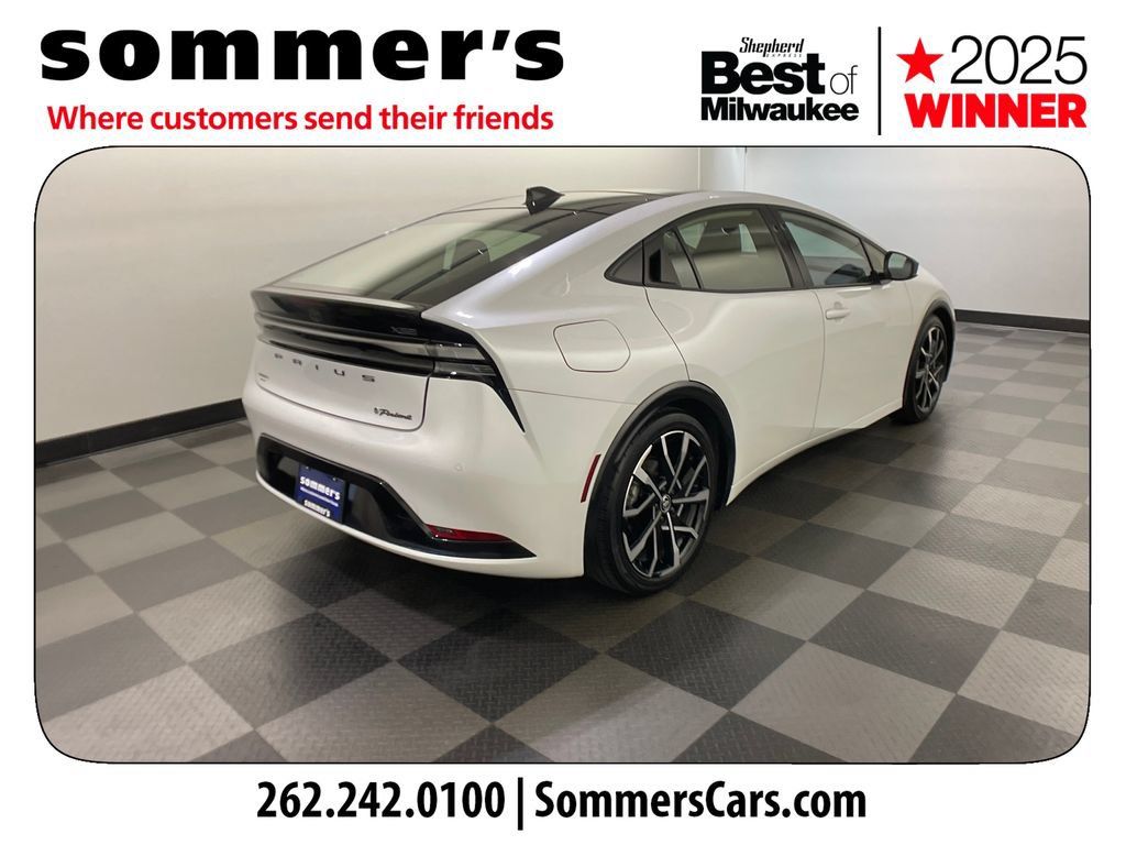 Used 2023 Toyota Prius Prime Premium FWD image 5