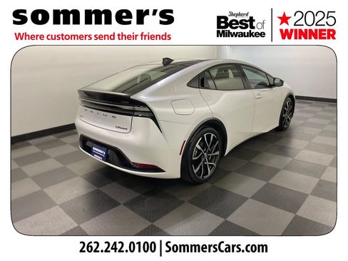 Used 2023 Toyota Prius Prime Premium FWD image 5