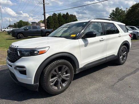 Used 2022 Ford Explorer XLT w/ Equipment Group 202A RWD image 7