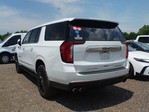 Used 2022 GMC Yukon XL Denali RWD image 3