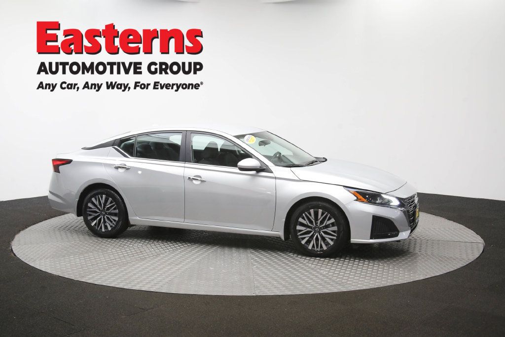 Used 2023 Nissan Altima 2.5 SV FWD image 49