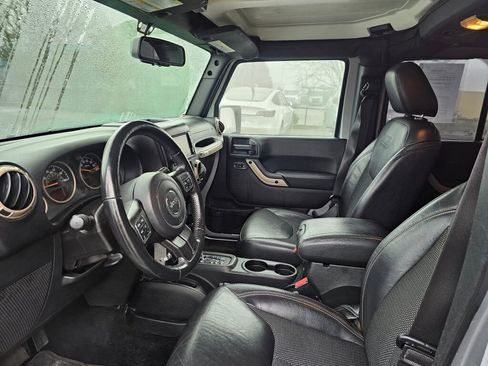 Used 2016 Jeep Wrangler Unlimited Sahara image 25