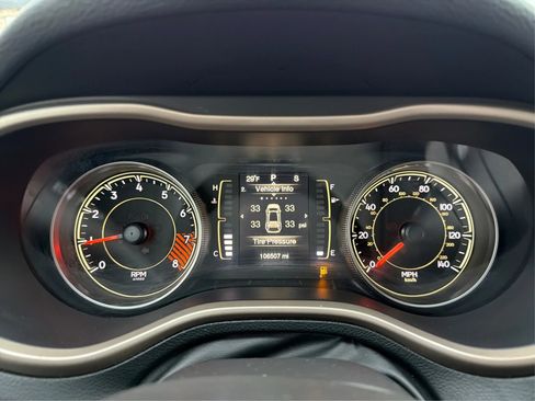 Used 2014 Jeep Cherokee Latitude w/ Comfort/Convenience Group image 19