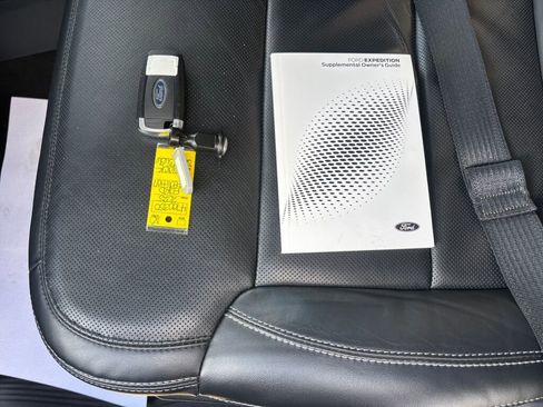 Used 2025 Ford Expedition Max Platinum image 3