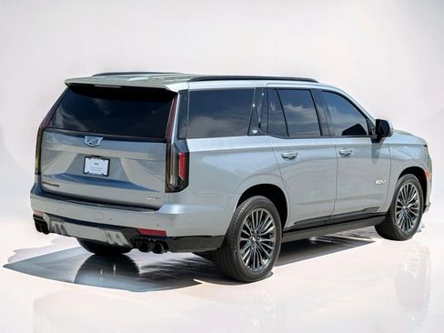 Certified 2024 Cadillac Escalade V w/ LPO, ONYX Package AWD/4WD image 15