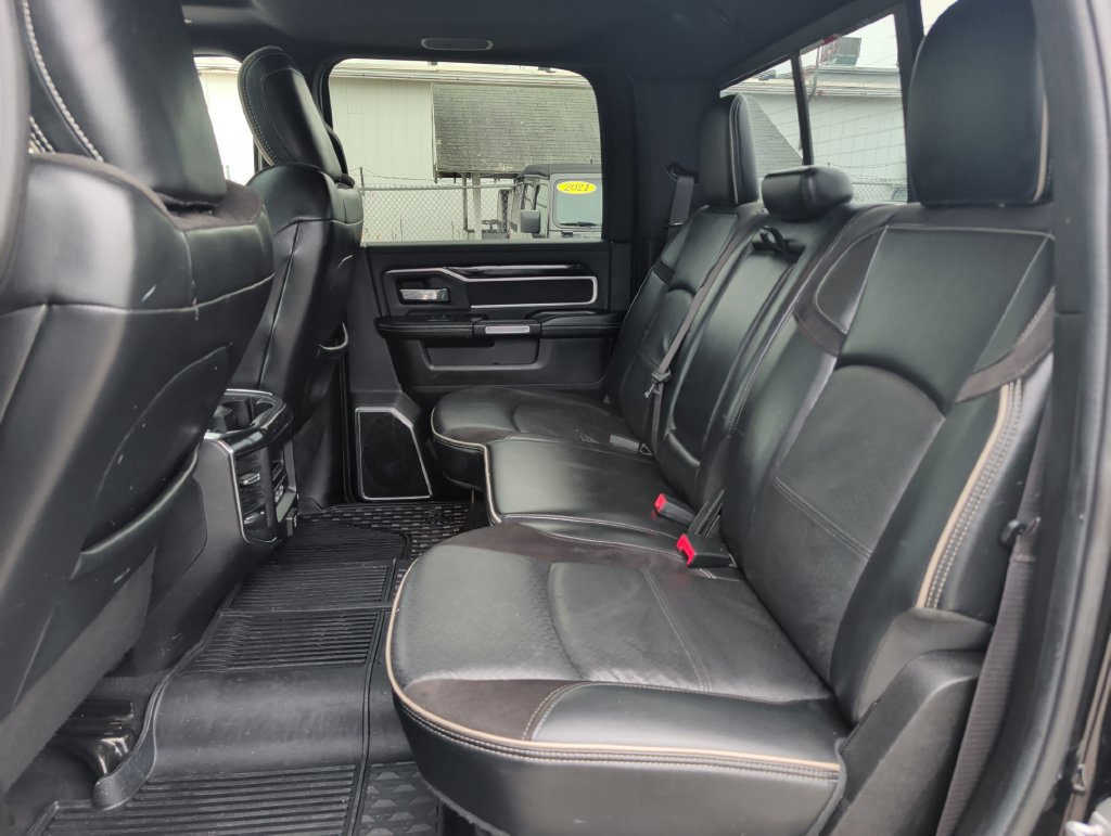 Used 2019 RAM 2500 Laramie w/ Black Appearance Package AWD/4WD image 28