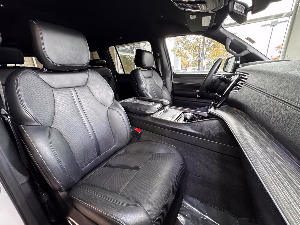 Used 2024 Jeep Wagoneer L Series II w/ Flexible Seating Group AWD/4WD image 41