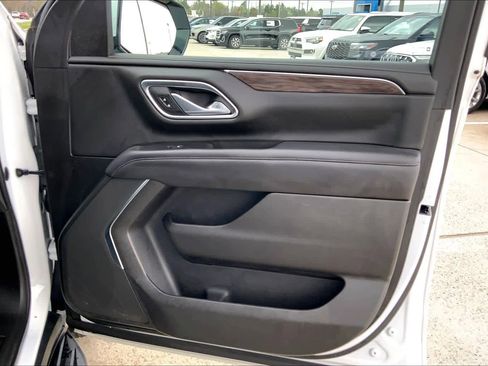 Used 2021 Chevrolet Suburban Commercial image 21