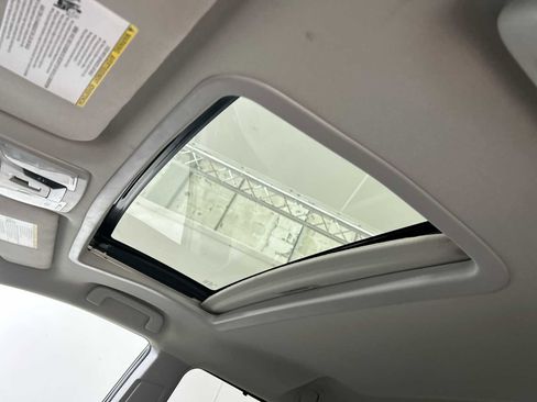 Used 2017 Toyota Sienna XLE image 16