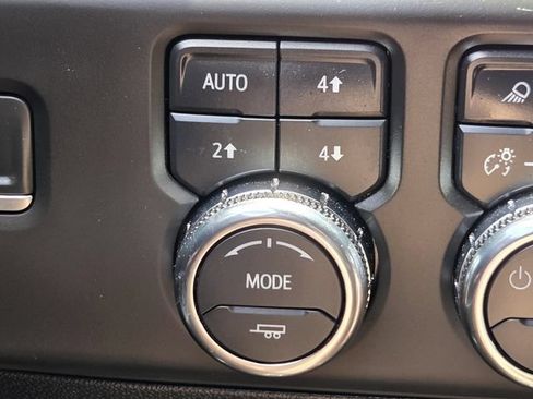 Used 2023 GMC Sierra 1500 AT4 w/ Technology Package AWD/4WD image 30