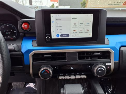 Certified 2025 Toyota Tacoma TRD Off-Road AWD/4WD image 22
