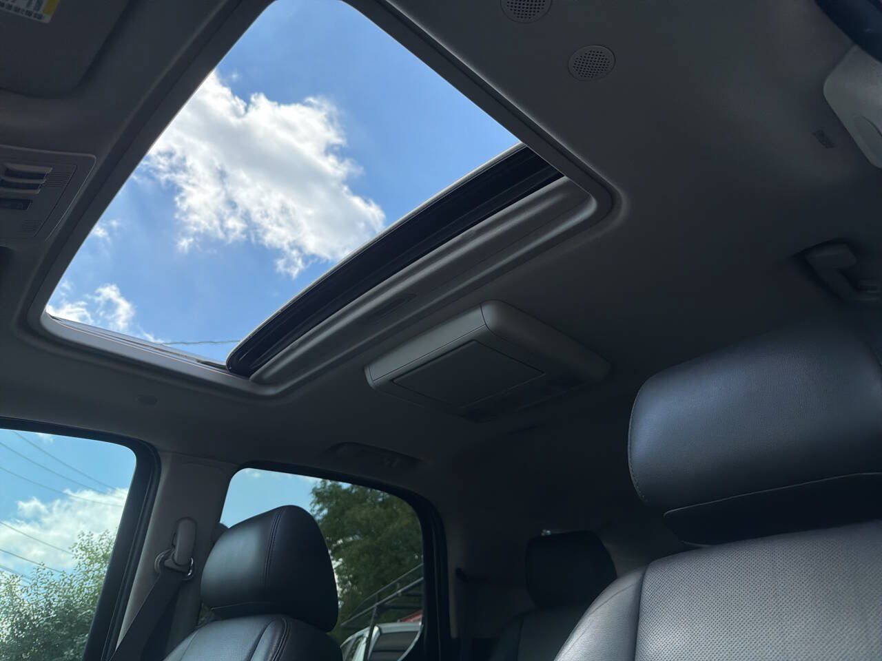 Used 2013 Cadillac Escalade Luxury AWD/4WD image 37
