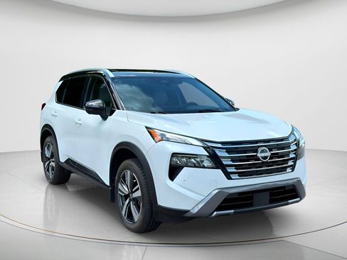 Used 2024 Nissan Rogue SL w/ SL Premium Package FWD image 3
