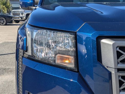 Used 2022 Nissan Frontier SV image 8