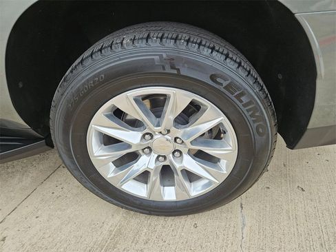 Used 2023 Chevrolet Suburban Premier image 27