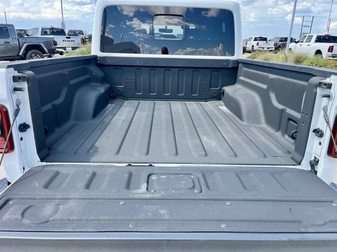 Used 2022 Jeep Gladiator Overland AWD/4WD image 19